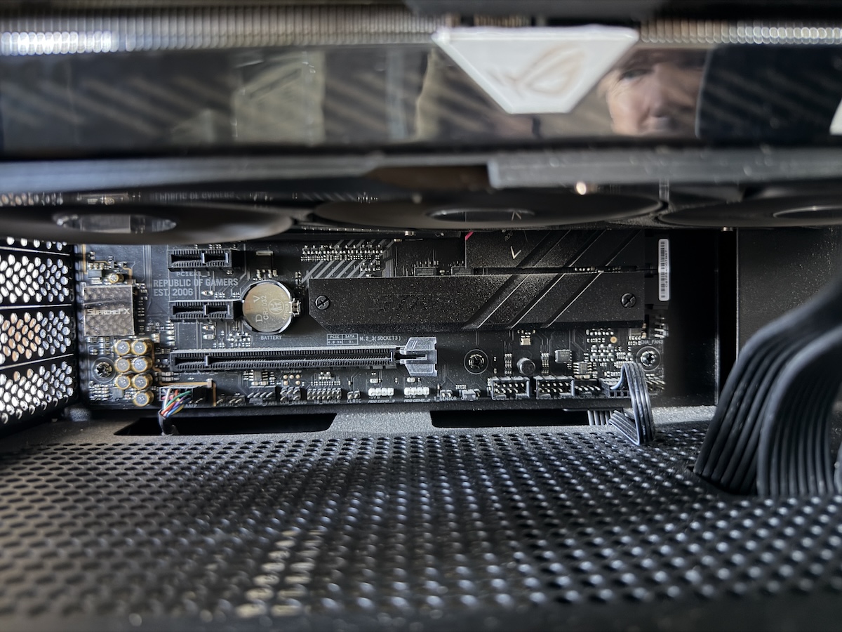 Open PCIe expansion slot
