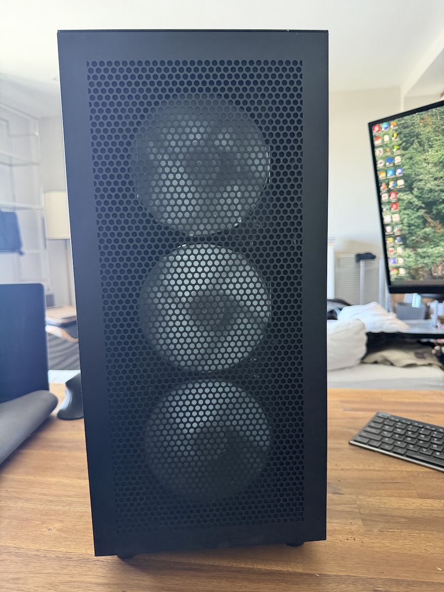 Front panel mesh, closed case